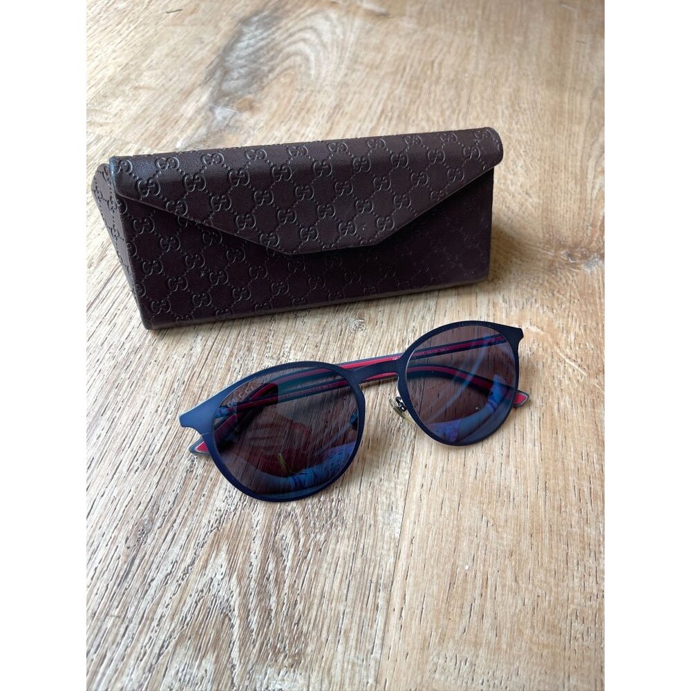 EUC Authentic Gucci GG  Sunglasses With Case